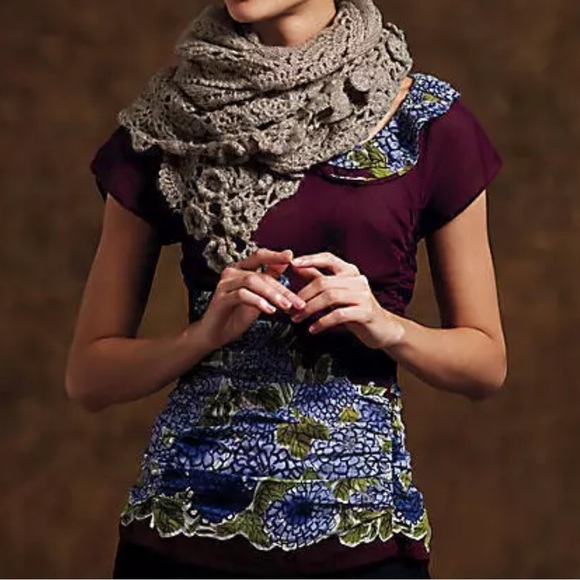 We Love Vera Silk Cotton Blend Floral Hydrangea Puckered Scalloped Hem Blouse - Picture 11 of 11